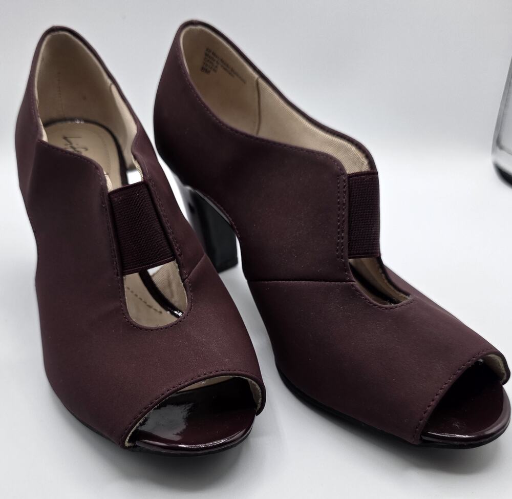 WORN ONCE Life Stride Simply Comfort Carla 8M Maroon/Burgundy Peep Toe Heels